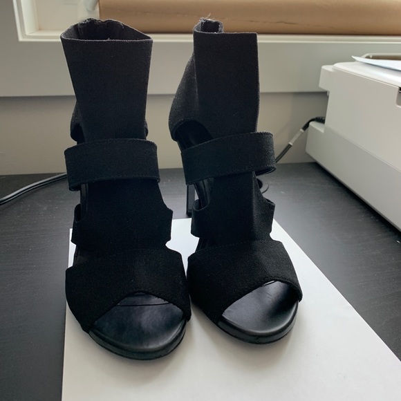 Black DSW high heels - Picture 3 of 9